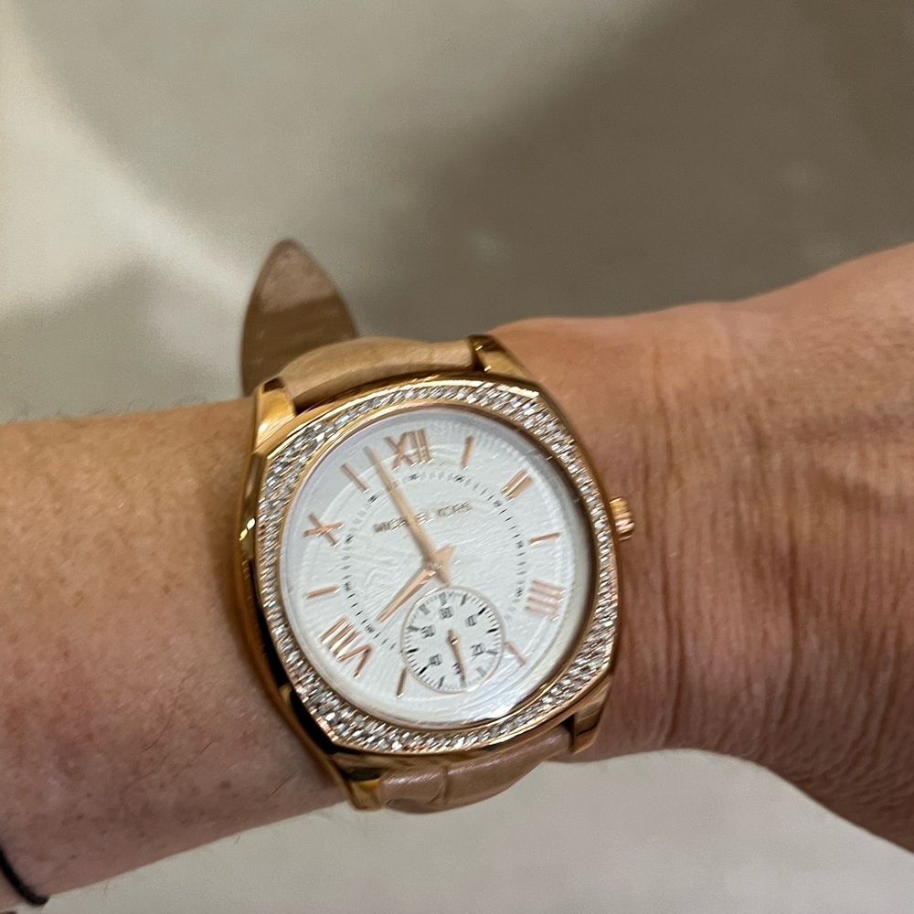 Michael Kors Tan Leather Watch - Picture 2 of 7